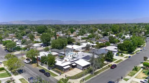 View/Area - 18027 Hatton St, Reseda, CA 91335 photo 1 of 3
