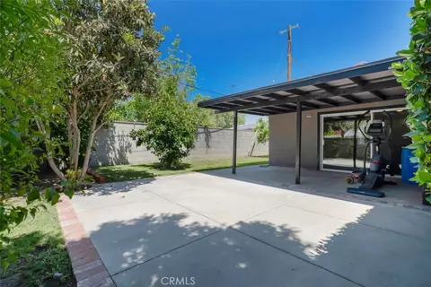 Exterior - 18027 Hatton St, Reseda, CA 91335 photo 6 of 10