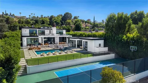 4940 Brewster Dr, Tarzana, CA 91356