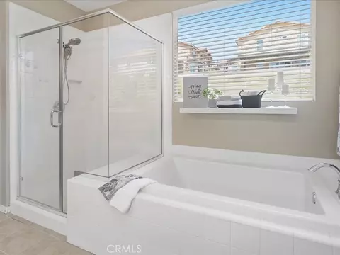 Bath - 27364 Ellery Pl, Saugus, CA 91350 photo 2 of 5