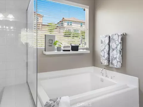 Bath - 27364 Ellery Pl, Saugus, CA 91350 photo 3 of 5