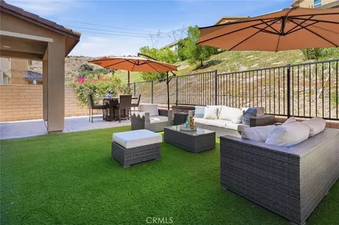 Exterior - 27364 Ellery Pl, Saugus, CA 91350 photo 5 of 12