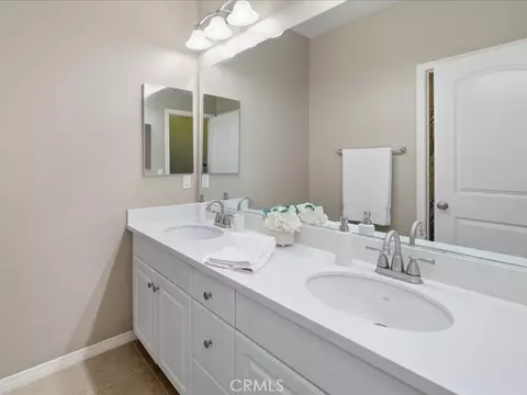 Bath - 27364 Ellery Pl, Saugus, CA 91350 photo 4 of 5