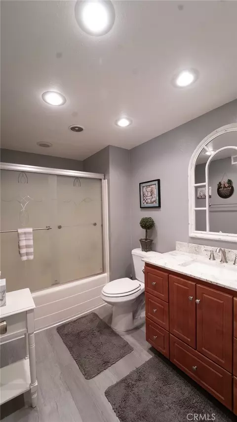 Bath - 6050 E Malton Ave, Simi Valley, CA 93063 photo 2 of 2