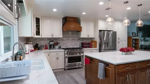 Kitchen - 6050 E Malton Ave, Simi Valley, CA 93063 photo 3 of 4
