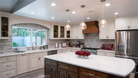 Kitchen - 6050 E Malton Ave, Simi Valley, CA 93063 photo 2 of 4