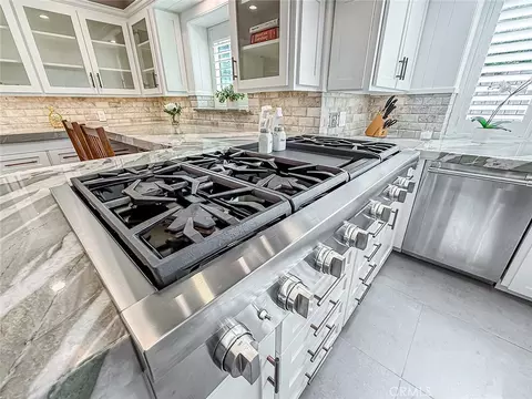 Kitchen - 4217 Cedar Ave, Long Beach, CA 90807 photo 5 of 8