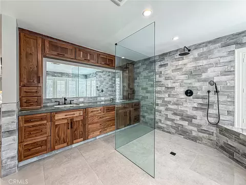 Bath - 4217 Cedar Ave, Long Beach, CA 90807 photo 4 of 5