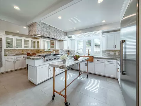 Kitchen - 4217 Cedar Ave, Long Beach, CA 90807 photo 7 of 8