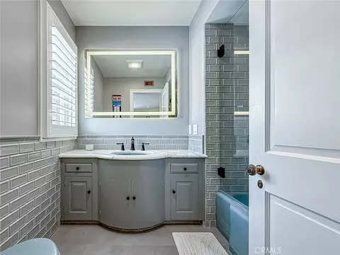 Bath - 4217 Cedar Ave, Long Beach, CA 90807 photo 1 of 5