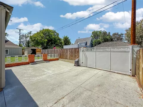 Exterior - 4217 Cedar Ave, Long Beach, CA 90807 photo 13 of 15
