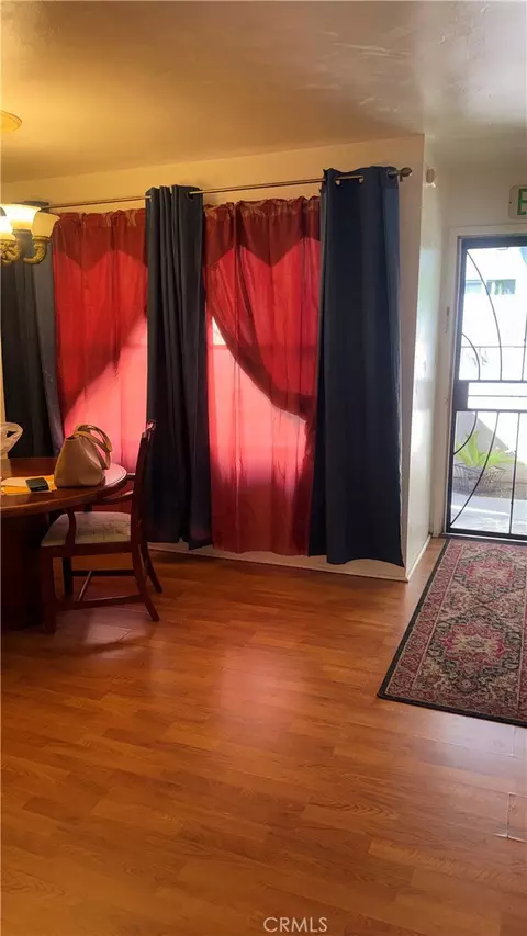 Entry Way - 947 E Broadway #2, Long Beach, CA 90802 photo 2 of 4