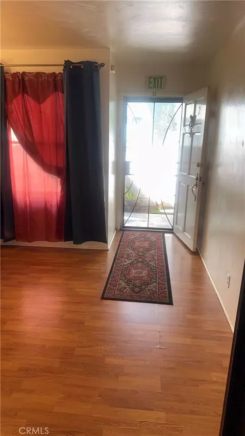Entry Way - 947 E Broadway #2, Long Beach, CA 90802 photo 3 of 4
