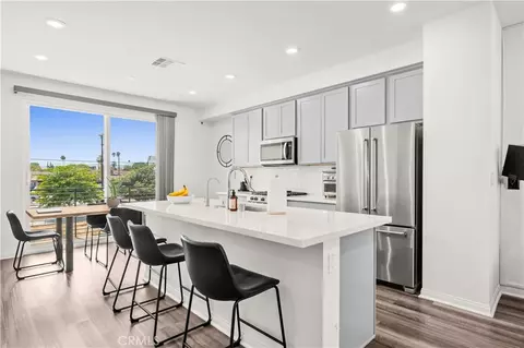 8408 N Fresco, Northridge, CA 91325