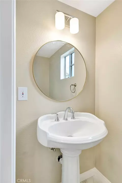 Bath - 7420 Corbin Ave #8, Reseda, CA 91335 photo 1 of 5