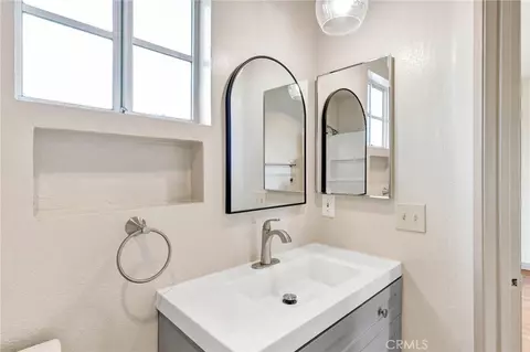 Bath - 7420 Corbin Ave #8, Reseda, CA 91335 photo 3 of 5