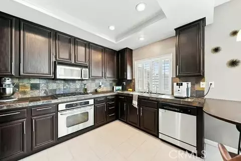 Kitchen - 20416 Maroge Cir, Saugus, CA 91350 photo 3 of 4