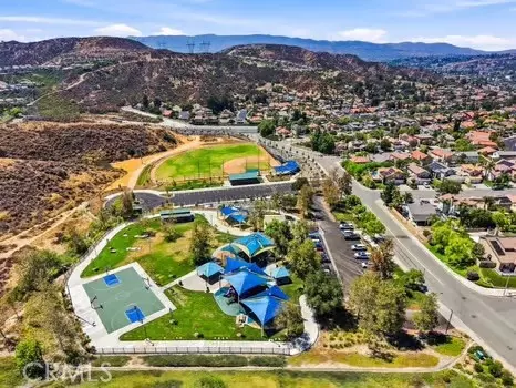 View/Area - 20416 Maroge Cir, Saugus, CA 91350 photo 3 of 5