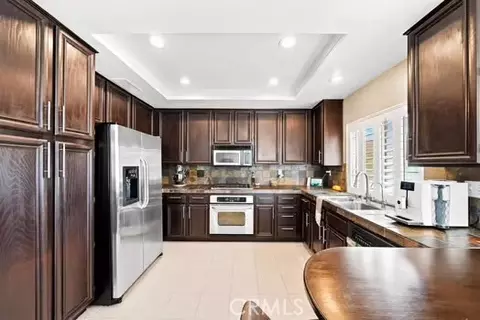 Kitchen - 20416 Maroge Cir, Saugus, CA 91350 photo 2 of 4
