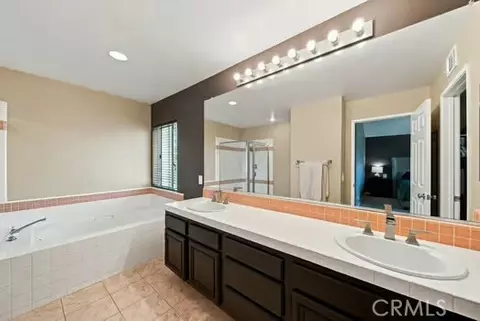 Bath - 20416 Maroge Cir, Saugus, CA 91350 photo 1 of 4