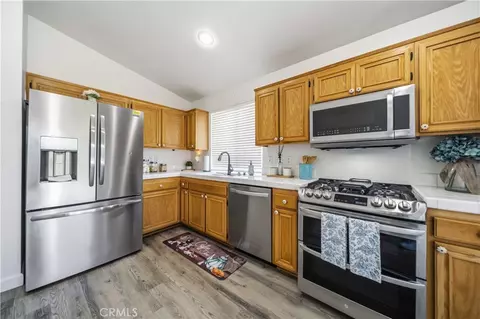 Kitchen - 6631 Sasparilla Dr, Simi Valley, CA 93063 photo 2 of 4