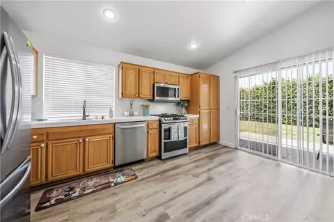 Kitchen - 6631 Sasparilla Dr, Simi Valley, CA 93063 photo 3 of 4