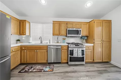 Kitchen - 6631 Sasparilla Dr, Simi Valley, CA 93063 photo 4 of 4