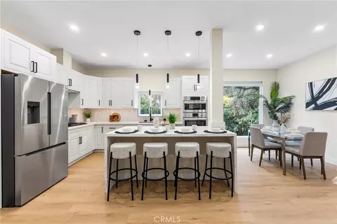 8010 Padre Ln, Los Angeles, CA 90046