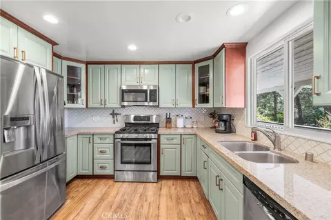 Kitchen - 31757 Indian Oak Rd, Acton, CA 93510 photo 3 of 5