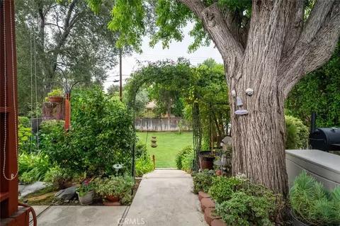 Exterior - 25068 Wheeler Rd, Newhall, CA 91321 photo 5 of 12