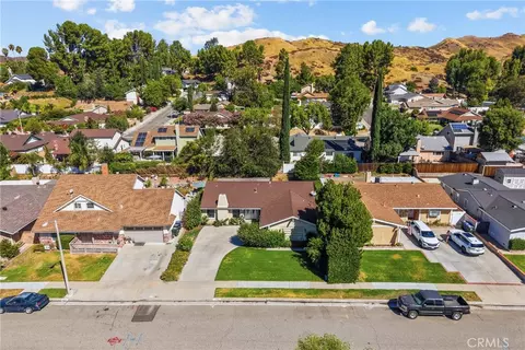 View/Area - 21153 Winterset Dr, Saugus, CA 91350 photo 2 of 3