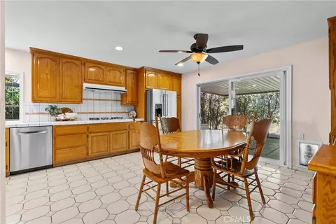 Kitchen - 21153 Winterset Dr, Saugus, CA 91350 photo 1 of 5