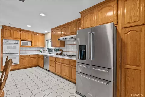 Kitchen - 21153 Winterset Dr, Saugus, CA 91350 photo 3 of 5