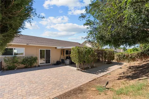 Exterior - 21153 Winterset Dr, Saugus, CA 91350 photo 5 of 7