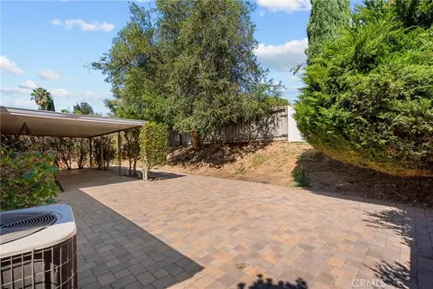 Exterior - 21153 Winterset Dr, Saugus, CA 91350 photo 4 of 7