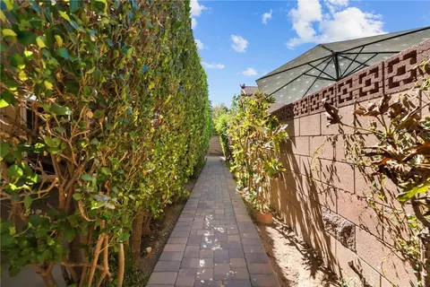 Exterior - 21153 Winterset Dr, Saugus, CA 91350 photo 7 of 7