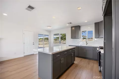 Kitchen - 38997 164th E, Lake Los Angeles, CA 93591 photo 2 of 7