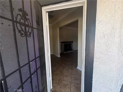 Entry Way - 3395 Franklin Ave, Riverside, CA 92507 photo 2 of 6