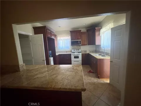 Kitchen - 3395 Franklin Ave, Riverside, CA 92507 photo 1 of 7