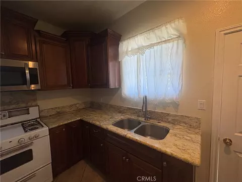 Kitchen - 3395 Franklin Ave, Riverside, CA 92507 photo 4 of 7