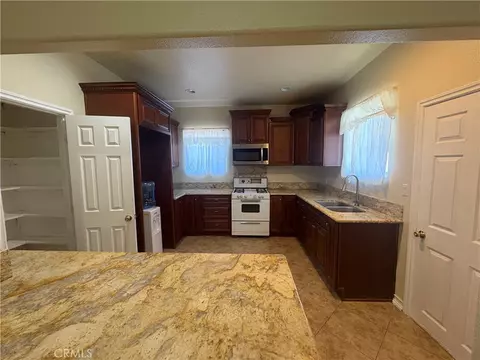 Kitchen - 3395 Franklin Ave, Riverside, CA 92507 photo 7 of 7