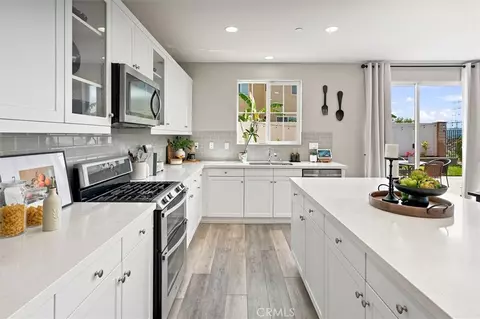Kitchen - 22038 Windham Way, Saugus, CA 91350 photo 2 of 3