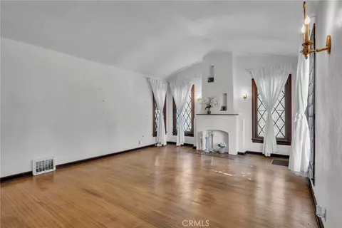 Living - 79 N Berkeley Ave, Pasadena, CA 91107 photo 2 of 4