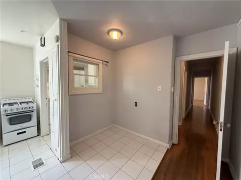 Entry Way - 79 N Berkeley Ave, Pasadena, CA 91107 photo 3 of 4