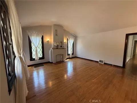 Living - 79 N Berkeley Ave, Pasadena, CA 91107 photo 3 of 4