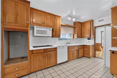Kitchen - 7238 Balcom Ave, Reseda, CA 91335 photo 2 of 3