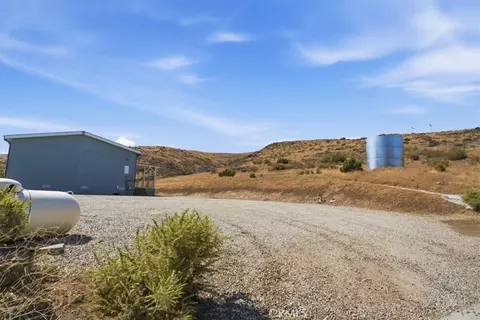 Exterior - 1451 E Soledad Pass Rd, Palmdale, CA 93550 photo 5 of 5