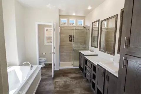 Bath - 1451 E Soledad Pass Rd, Palmdale, CA 93550 photo 1 of 2