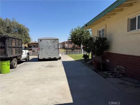 Exterior - 2601 Dore Dr, Bakersfield, CA 93304 photo 8 of 8