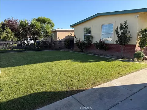 Exterior - 2601 Dore Dr, Bakersfield, CA 93304 photo 2 of 8